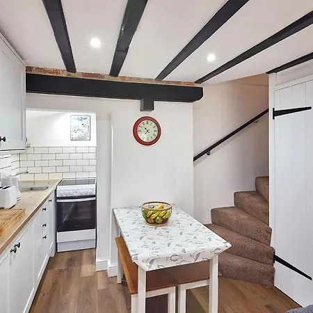 Host & - Thimble Whitby