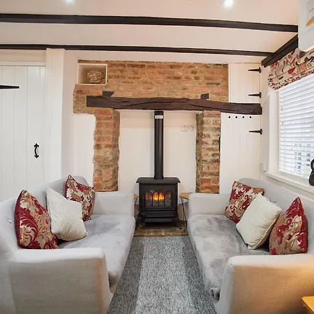 Host & - Thimble Whitby