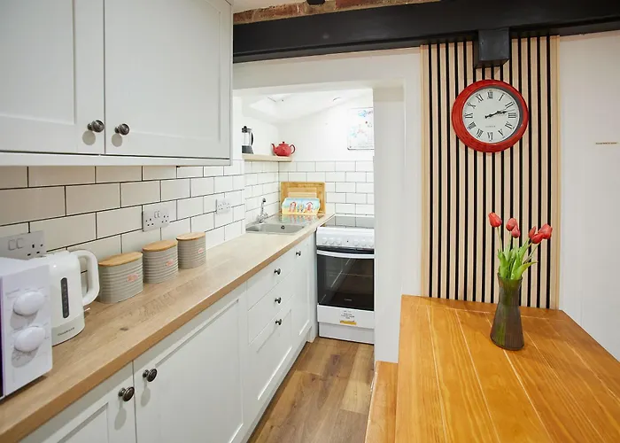 Host & - Thimble * Whitby