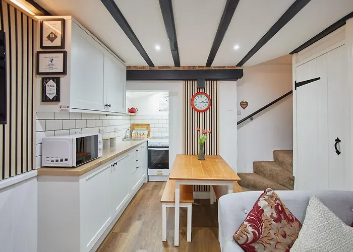 Host & - Thimble * Whitby