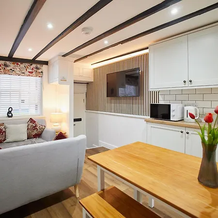 Host & - Thimble بيت للعطل