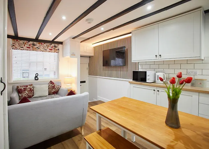 Host & - Thimble بيت للعطل